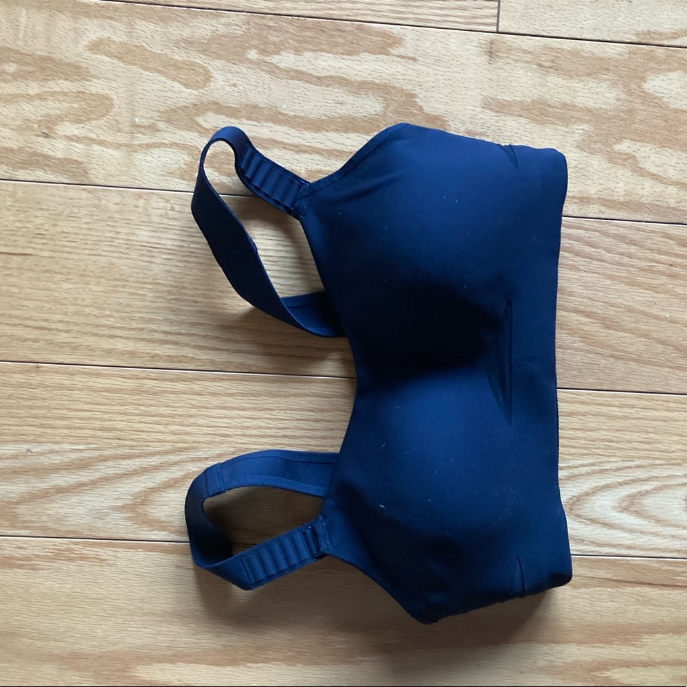 BRAND NEW Black Lululemon Sporte Bra (32DD)